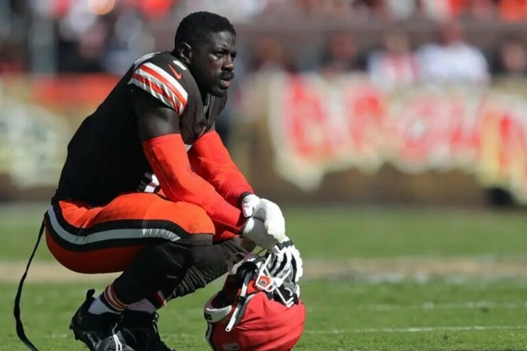 Cleveland Browns Fans Are Showing Their Support For One Star Player Who May Never Play Football Again Due To A Nasty Injury