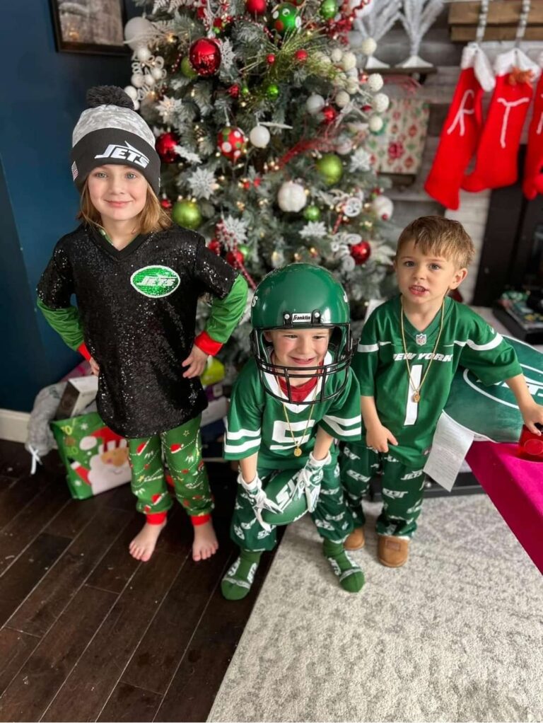 Merry Christmas to all my new york jet family we are born into this.