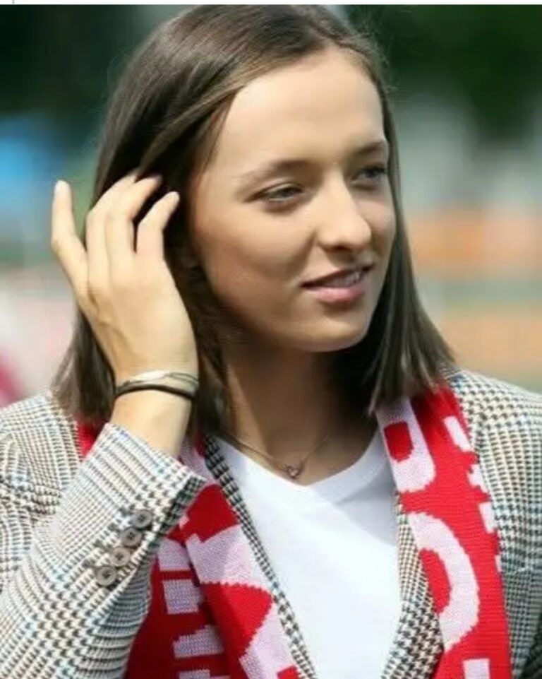 Pewnie dużo krajów na świecie chciałoby mieć taką tenisistkę , my ją mamy ale niekiedy tego nie szanujemy